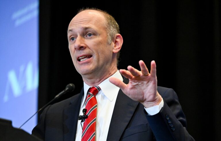 chicago-fed-president-austan-goolsbee-reiterates-caution-on-rate-cuts-amid-persistent-inflation-concerns