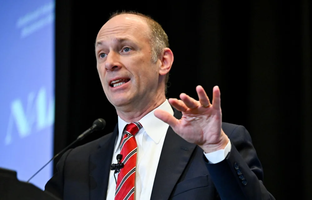 chicago-fed-president-austan-goolsbee-reiterates-caution-on-rate-cuts-amid-persistent-inflation-concerns