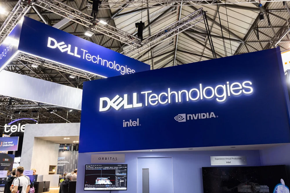 dell-technologies-shares-soar-over-20-on-robust-ai-server-outlook-and-strong-earnings-beat-navigating-a-volatile-memory-market