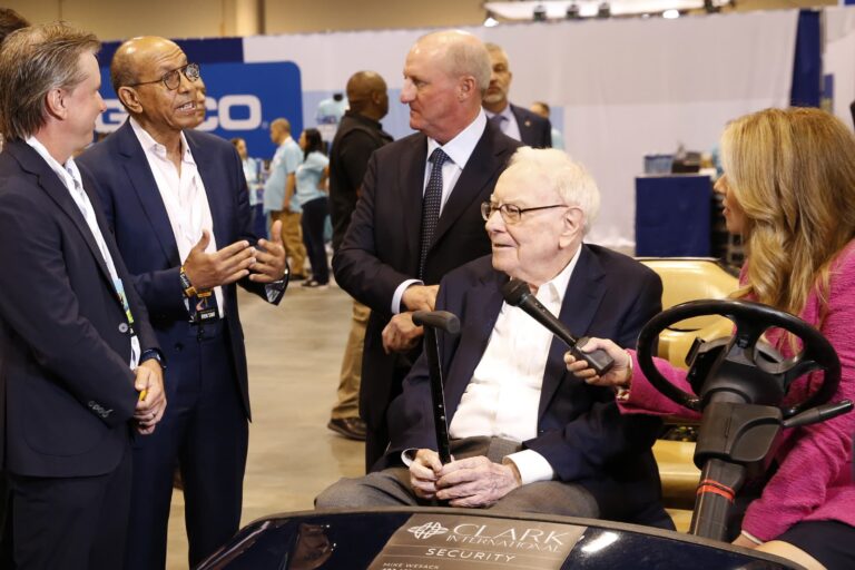 berkshire-hathaway-shares-dip-amid-q4-earnings-decline-and-ceo-abels-steady-strategic-course