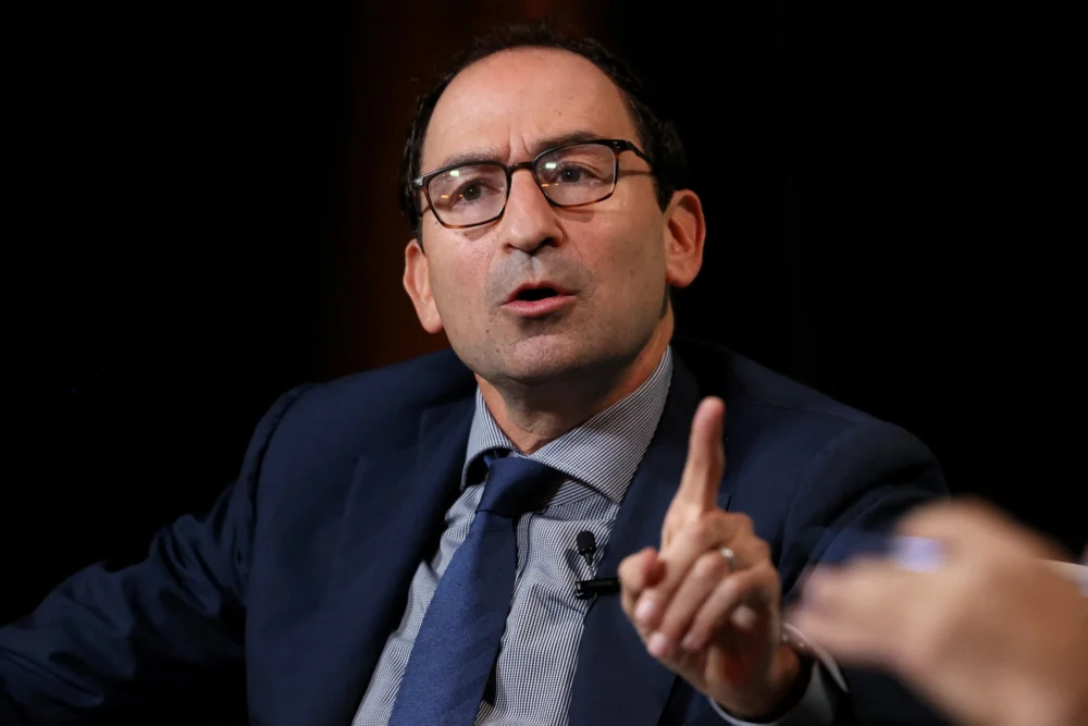 blackstone-defends-flagship-private-credit-fund-amid-investor-withdrawals-and-broadening-market-jitters