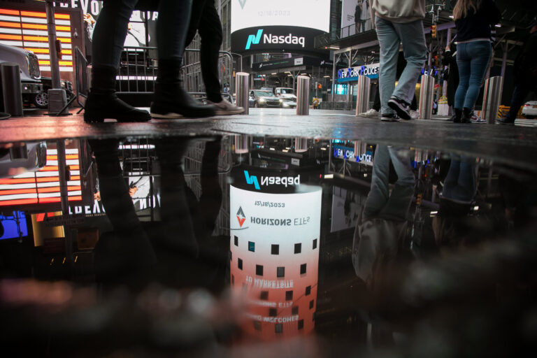 dividend-stocks-emerge-as-key-stabilizers-in-volatile-markets-outpacing-tech-in-earnings-momentum-amidst-geopolitical-tensions-and-oil-shocks