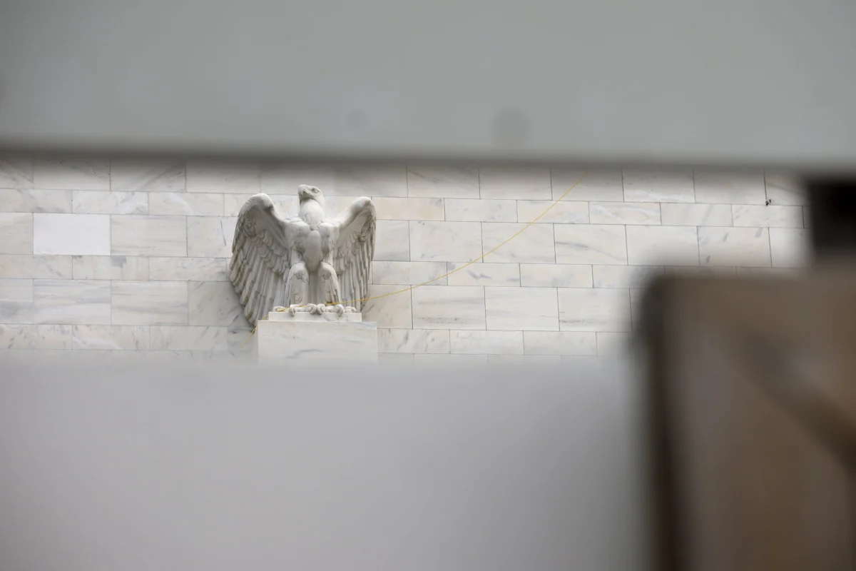 federal-reserve-maintains-stance-on-single-rate-cut-for-2026-amid-geopolitical-tensions-and-persistent-inflation