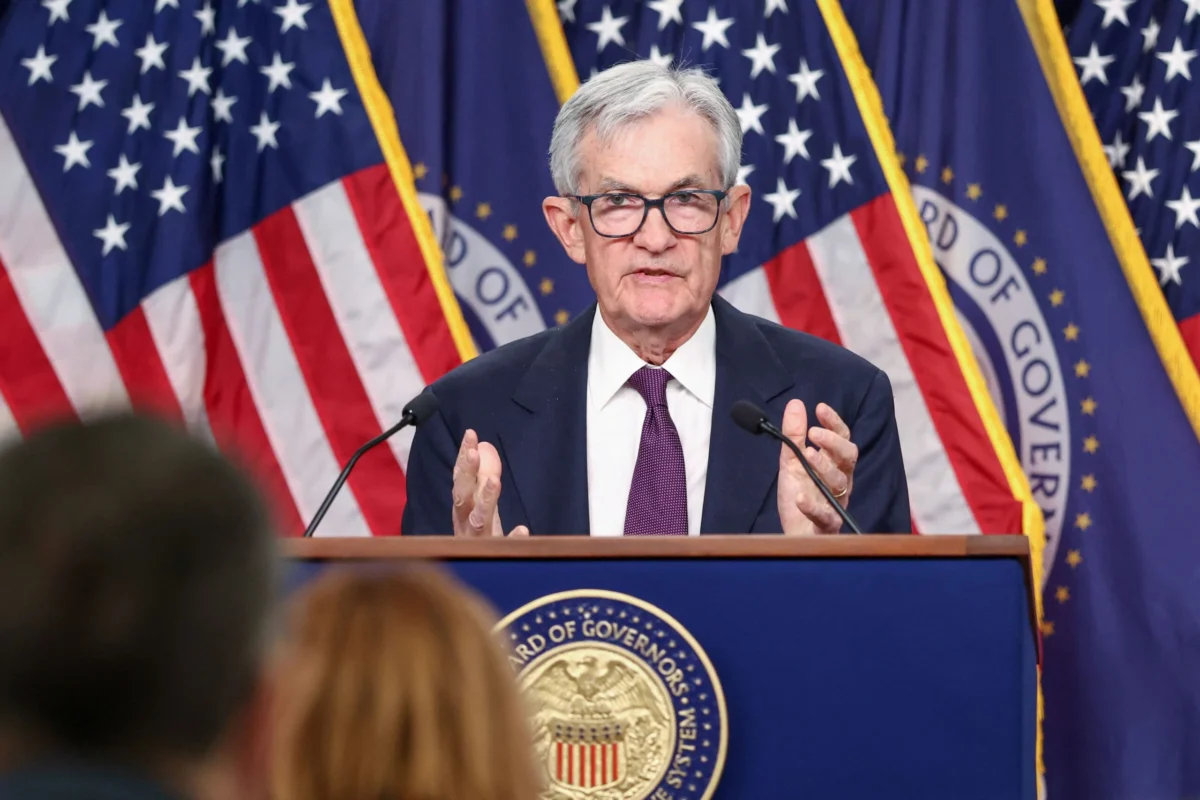 federal-reserve-navigates-geopolitical-storm-amidst-deep-economic-uncertainty-signaling-cautious-path-forward