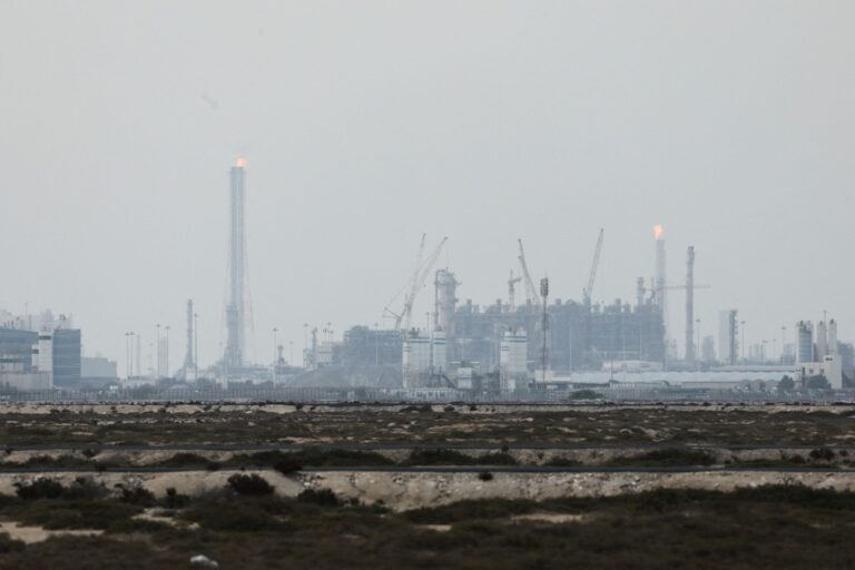 global-energy-markets-brace-for-prolonged-instability-as-qatar-lng-halt-and-strait-of-hormuz-closure-send-shockwaves-through-supply-chains