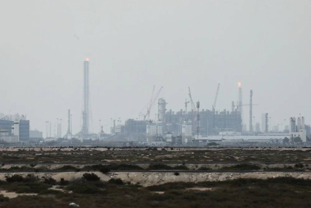 global-energy-markets-brace-for-prolonged-instability-as-qatar-lng-halt-and-strait-of-hormuz-closure-send-shockwaves-through-supply-chains