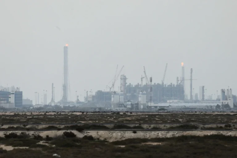 global-lng-market-in-turmoil-as-strait-of-hormuz-closure-and-qatari-output-halt-trigger-unprecedented-price-surges