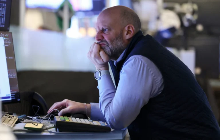 russell-2000-plunges-into-correction-territory-amid-escalating-geopolitical-tensions-and-soaring-oil-prices-signaling-broader-market-vulnerability