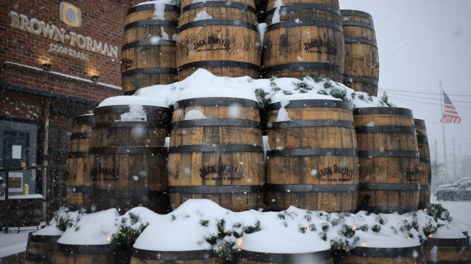 the-6th-u-s-circuit-court-of-appeals-strikes-down-landmark-nlrb-union-recognition-standard-in-favor-of-brown-forman-corp