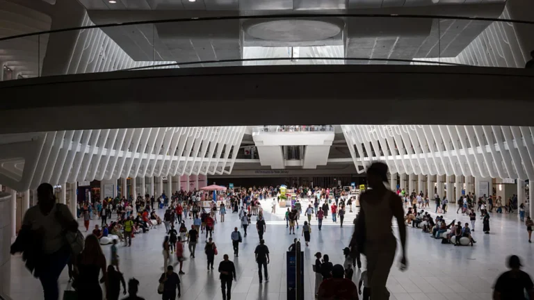 the-overwhelmed-workforce-why-constant-urgency-is-silencing-employees-and-eroding-trust