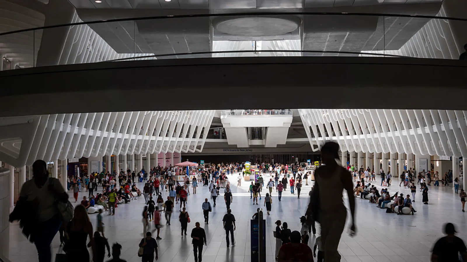 the-overwhelmed-workforce-why-constant-urgency-is-silencing-employees-and-eroding-trust