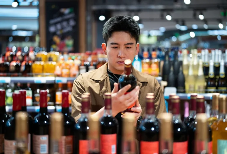 the-road-to-customer-loyalty-is-u-shaped-new-research-uncovers-the-complex-trajectory-of-consumer-confidence