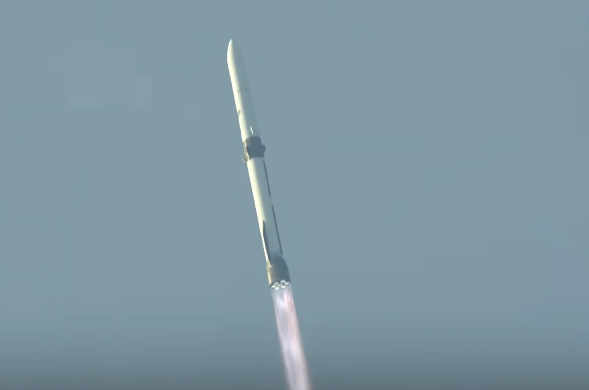 blue-origin-successfully-reuses-new-glenn-rocket-for-the-first-time-signaling-a-new-era-in-heavy-launch-economics