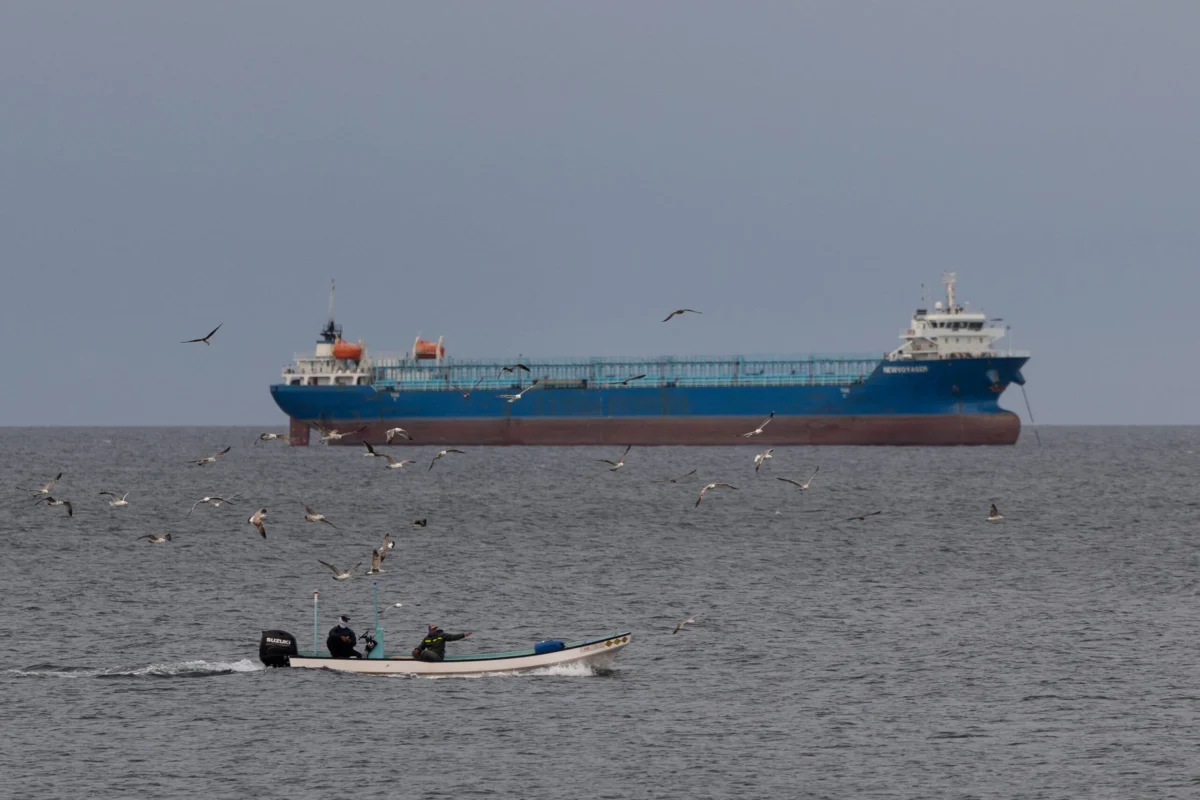 iran-reinstates-strait-of-hormuz-closure-amid-escalating-tensions-with-u-s-threatening-global-energy-markets