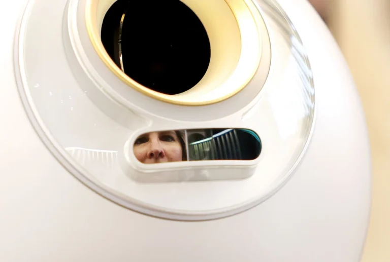 world-project-scales-global-identity-verification-through-tinder-expansion-and-enterprise-partnerships-to-combat-ai-driven-impersonation