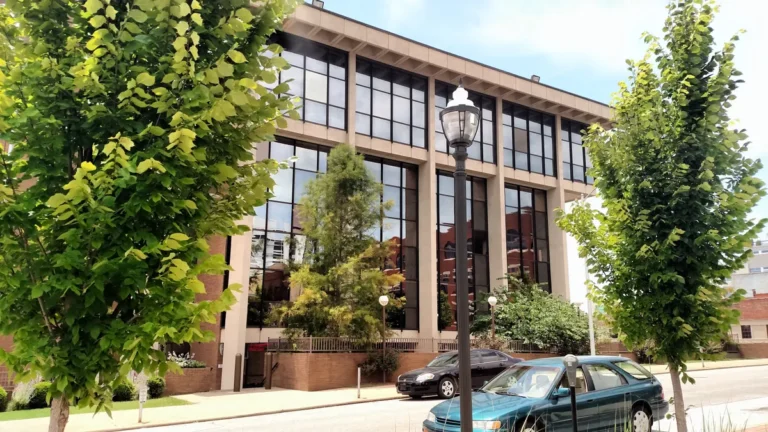 jury-finds-two-female-doctors-sexually-discriminatory-against-male-technician