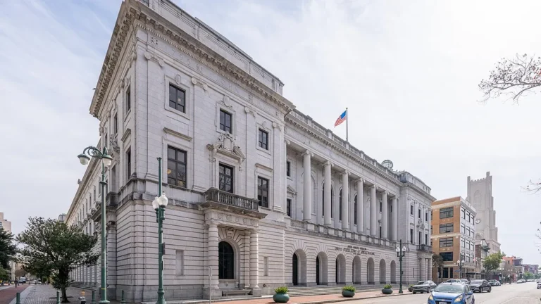 the-5th-circuit-reversed-the-district-courts-grant-of-summary-judgment-on-the-plaintiffs-hostile-work-environment-claims-2