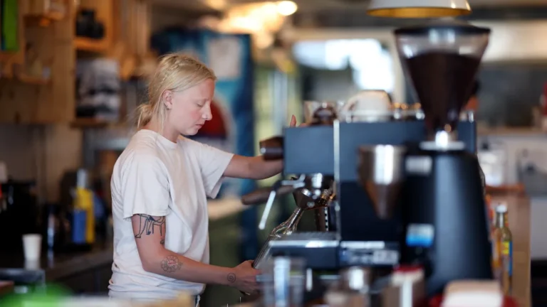 august-jobs-report-reveals-fragile-labor-market-amidst-shifting-economic-landscape