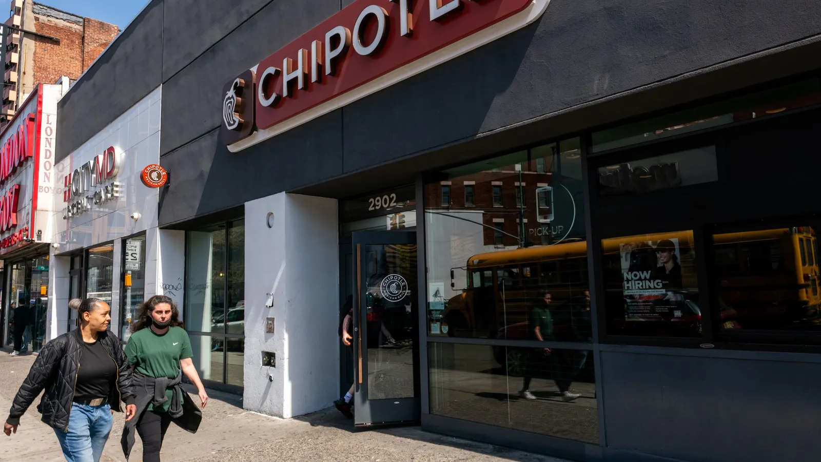 chipotle-cultivates-future-leaders-through-enhanced-apprenticeship-program-to-fuel-expansion-and-operational-excellence